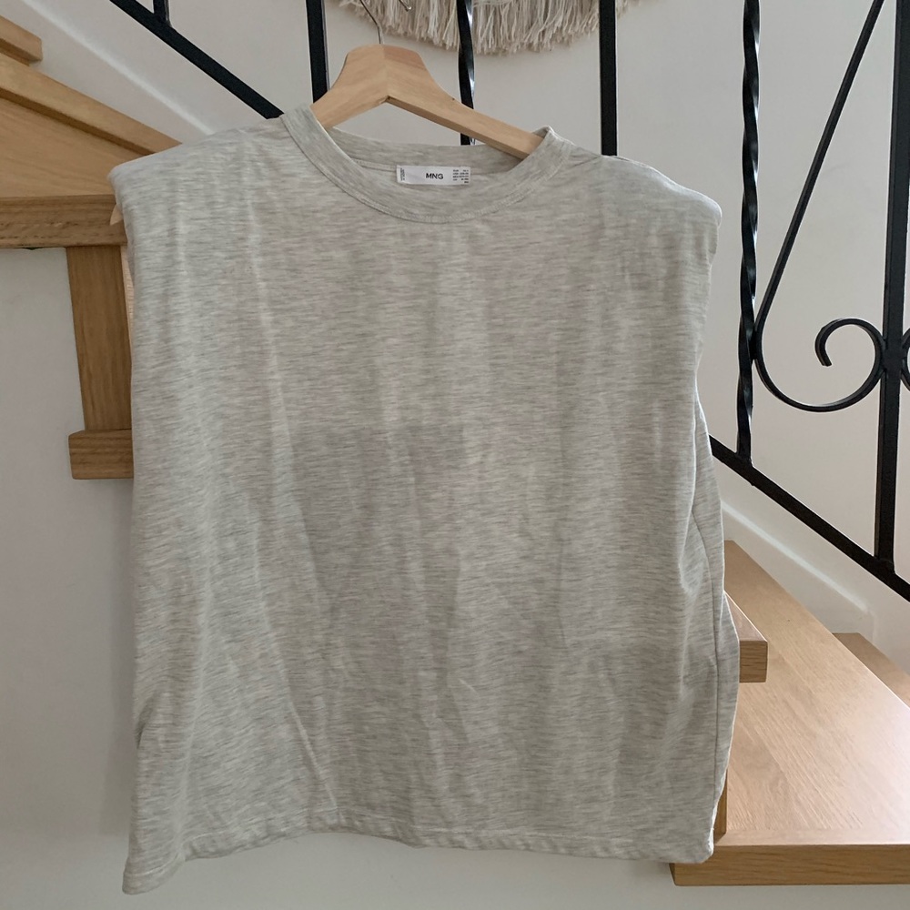 Mango shoulder pad muscle tee xs / s